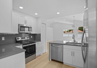 9354 Arborwood Cir in Davie, FL - Building Photo - Building Photo