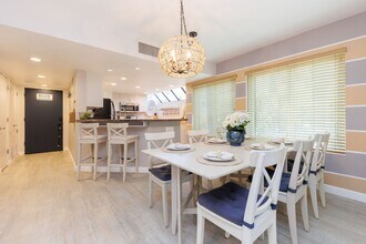 8132 Camino Del Sol in La Jolla, CA - Building Photo - Building Photo