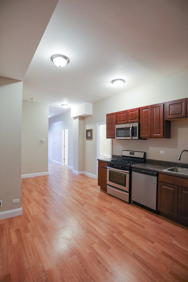 1582 N Clybourn Ave-Unit -2 in Chicago, IL - Building Photo - Building Photo