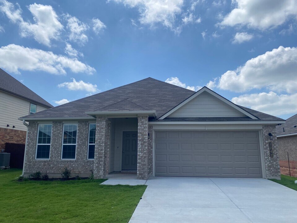 1242 Dowdy Dr in Belton, TX - Building Photo