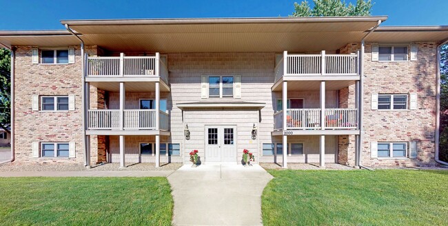 2000 S Douglas Ave, Unit 3