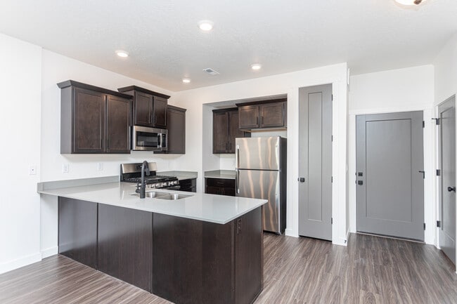 Holbrook Towns in Lehi, UT - Foto de edificio - Interior Photo