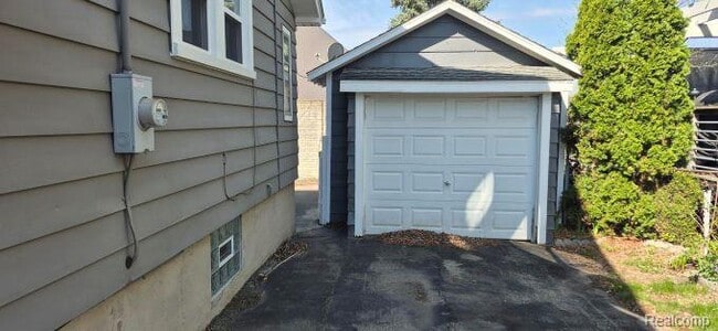 830 Knowles St in Royal Oak, MI - Building Photo - Building Photo