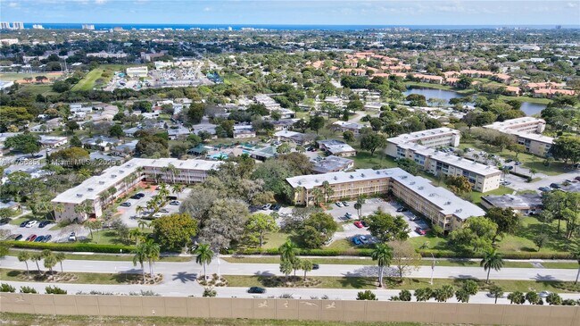 606 SW Natura Blvd in Deerfield Beach, FL - Building Photo - Building Photo