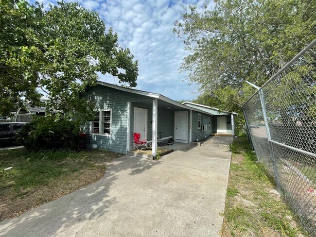 1620 7th St in Corpus Christi, TX - Foto de edificio - Building Photo