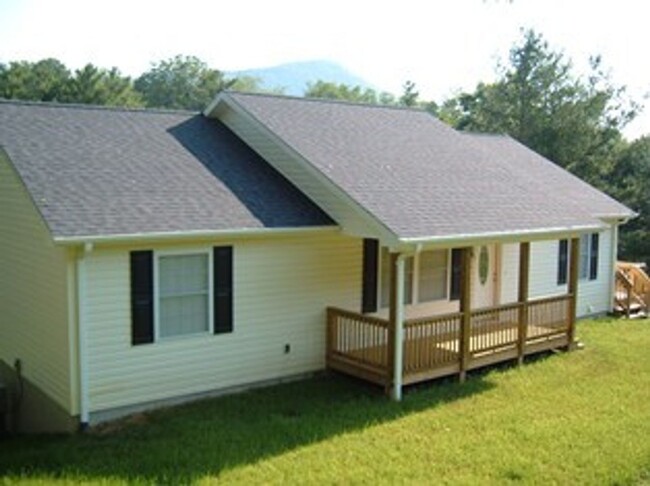 774 Poplar Grove Rd in Boone, NC - Foto de edificio - Building Photo