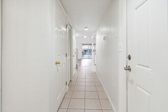 1219 NW 55th St in Gainesville, FL - Building Photo - Building Photo