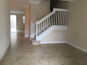 1019 NE 207th Terrace in Miami, FL - Building Photo - Building Photo