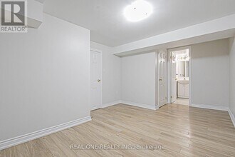 31 Terryhill Crescent in Toronto, ON - Building Photo - Building Photo