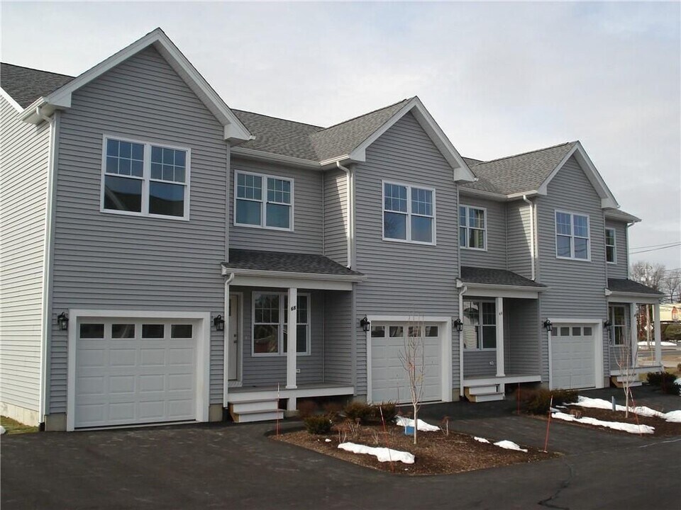 68 Greene St in Warwick, RI - Building Photo