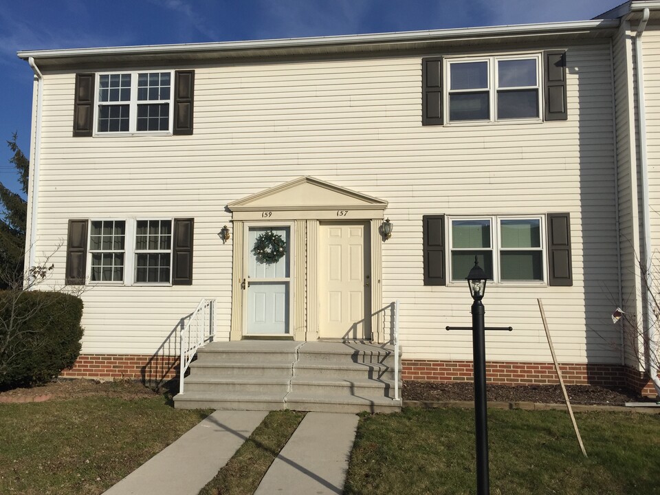 157 Center Street in Hanover, PA - Building Photo