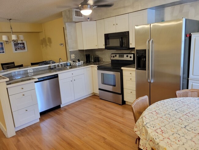 14917 Wedgefield Dr, Unit International Club Delray in Delray Beach, FL - Foto de edificio - Building Photo