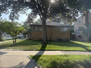 8700 Central Ave in Morton Grove, IL - Building Photo - Building Photo