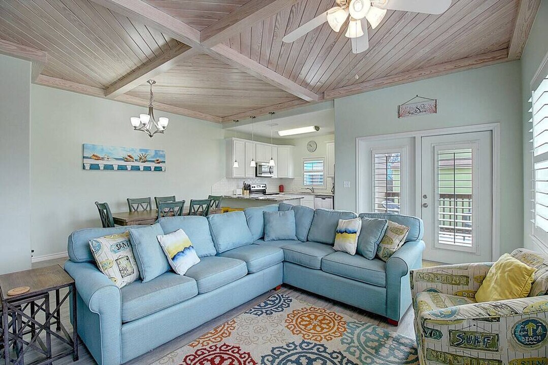1813 Eleventh Street-SI ID1023236P, Unit SI ID1023236P in Port Aransas, TX - Foto de edificio
