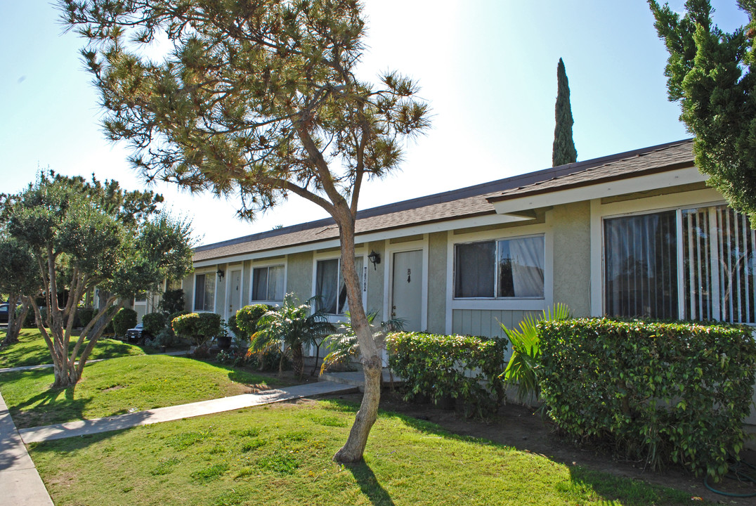 18762 Vine Ave in Orange, CA - Foto de edificio