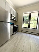 228 Saint Marks Pl, Unit 1R in Staten Island, NY - Foto de edificio - Building Photo