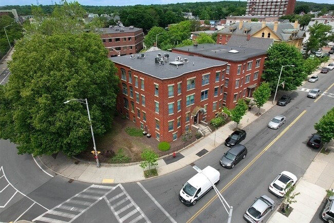550 Main St in Malden, MA - Building Photo - Building Photo