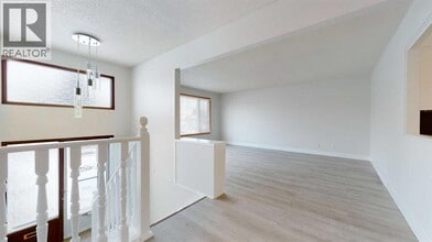 73 Laval Ct W in Lethbridge, AB - Building Photo - Building Photo