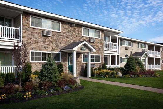 48 Johnson Ave in Sayville, NY - Building Photo