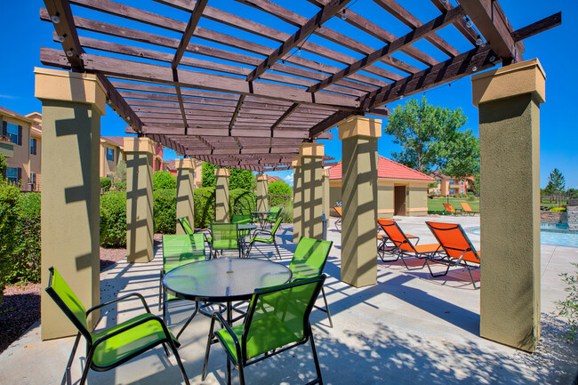 Villas at Park West in Pueblo, CO - Building Photo - Building Photo