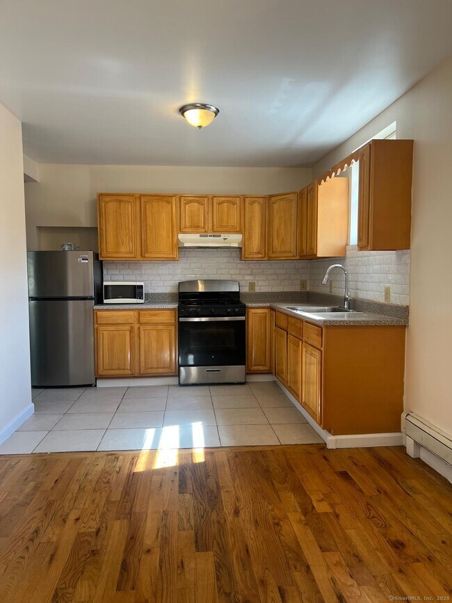 234 Laurel St in Hartford, CT - Building Photo - Building Photo