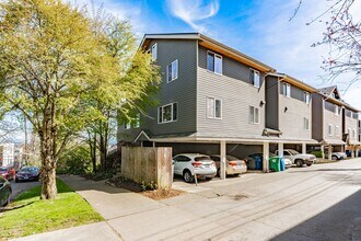 East Vista in Seattle, WA - Building Photo - Building Photo