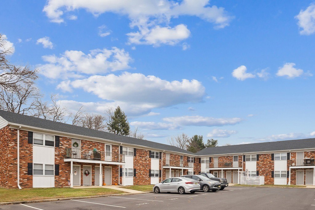 Miry Run Apartments in Mercerville, NJ - Foto de edificio