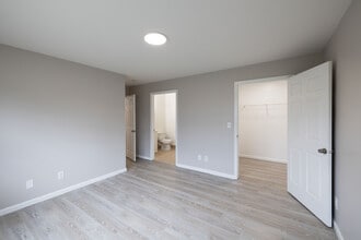 Willowbrook Terrace Apartments in Niskayuna, NY - Building Photo - Interior Photo