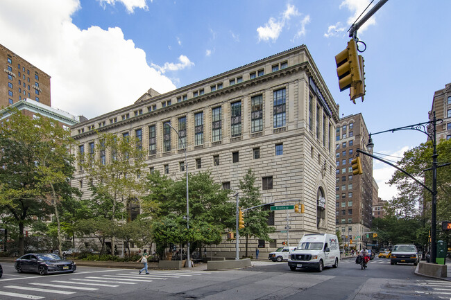 Apple Bank Building in New York, NY - Building Photo - Building Photo