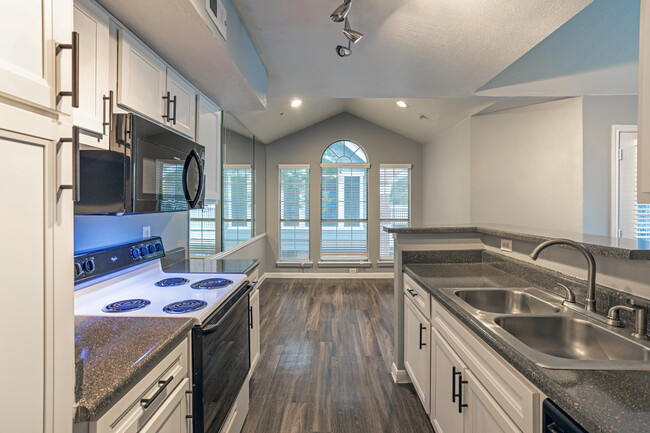 The Hamilton Apartments in Austin, TX - Building Photo - Interior Photo