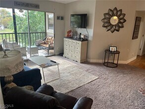 6494 Royal Woods Dr in Ft. Myers, FL - Building Photo - Building Photo