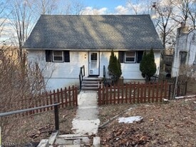 59 Lakeview Dr, Unit 46 in Wantage, NJ - Building Photo