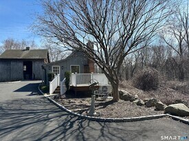 20 Cannondale Rd in Weston, CT - Building Photo