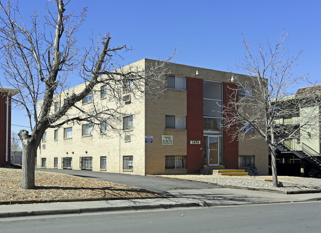 1451 Macon St in Aurora, CO - Foto de edificio - Building Photo
