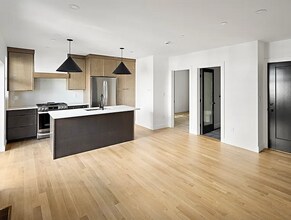 99 5th St, Unit #2 in Cambridge, MA - Building Photo - Building Photo