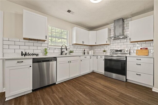 211 Millstone Dr in Hampton, GA - Building Photo - Building Photo