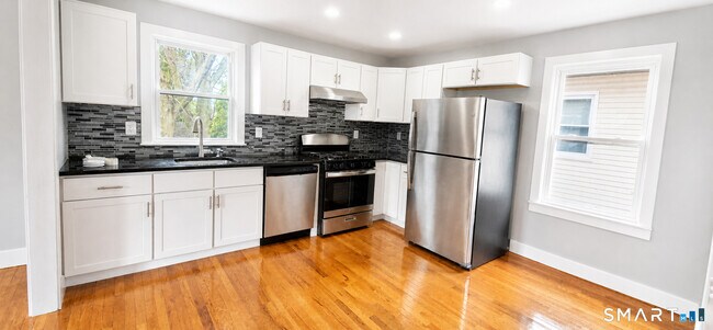 47 Perry St in New London, CT - Building Photo - Building Photo