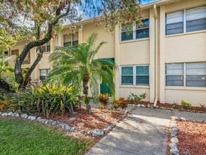 4800 Rilma Ave in Sarasota, FL - Building Photo - Building Photo