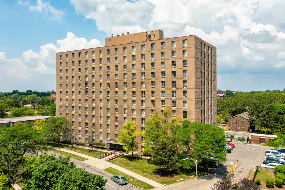 Pallister Plaisance Apartments in Detroit, MI - Foto de edificio