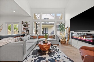 6799 S 700 E in Midvale, UT - Foto de edificio - Building Photo