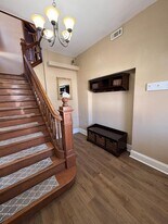 327 Ash St in Jefferson City, MO - Building Photo