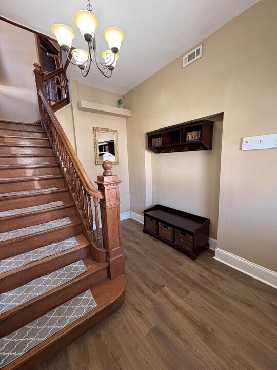 327 Ash St in Jefferson City, MO - Building Photo