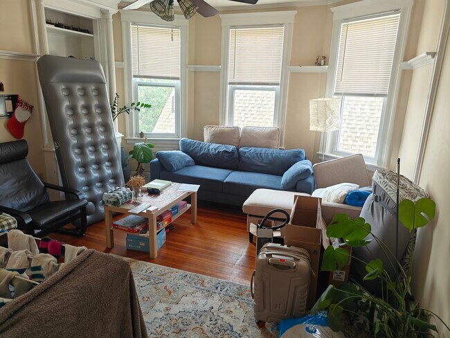 33 Shannon St, Unit 3 in Boston, MA - Building Photo - Building Photo