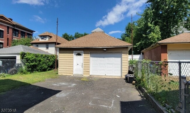16 Van Cleve Ave in Clifton, NJ - Building Photo - Building Photo