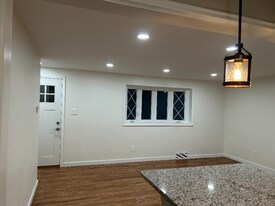 214 Barbara Dr in Mckees Rocks, PA - Building Photo