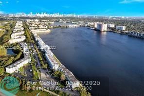 1000 NE 191st St in Miami, FL - Building Photo