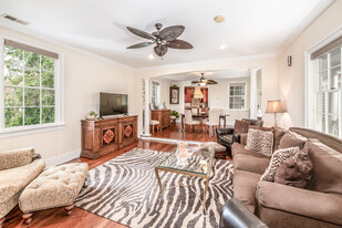175 Wentworth St, Unit B in Charleston, SC - Building Photo