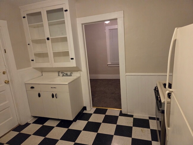 553 Penora St, Unit Upper in Depew, NY - Building Photo - Building Photo