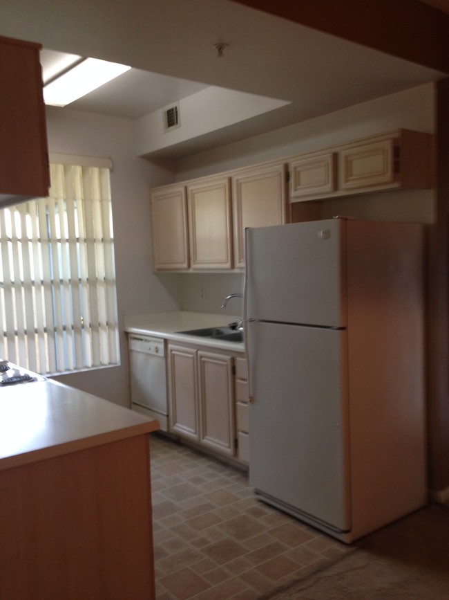 375 Central Ave-Unit -11 in Riverside, CA - Foto de edificio - Building Photo