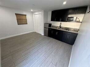 214 S 57th Ave in Hollywood, FL - Building Photo - Building Photo